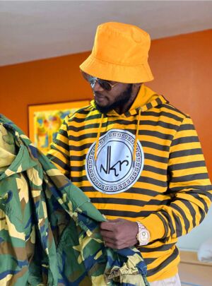 Sweat à capuche jaune